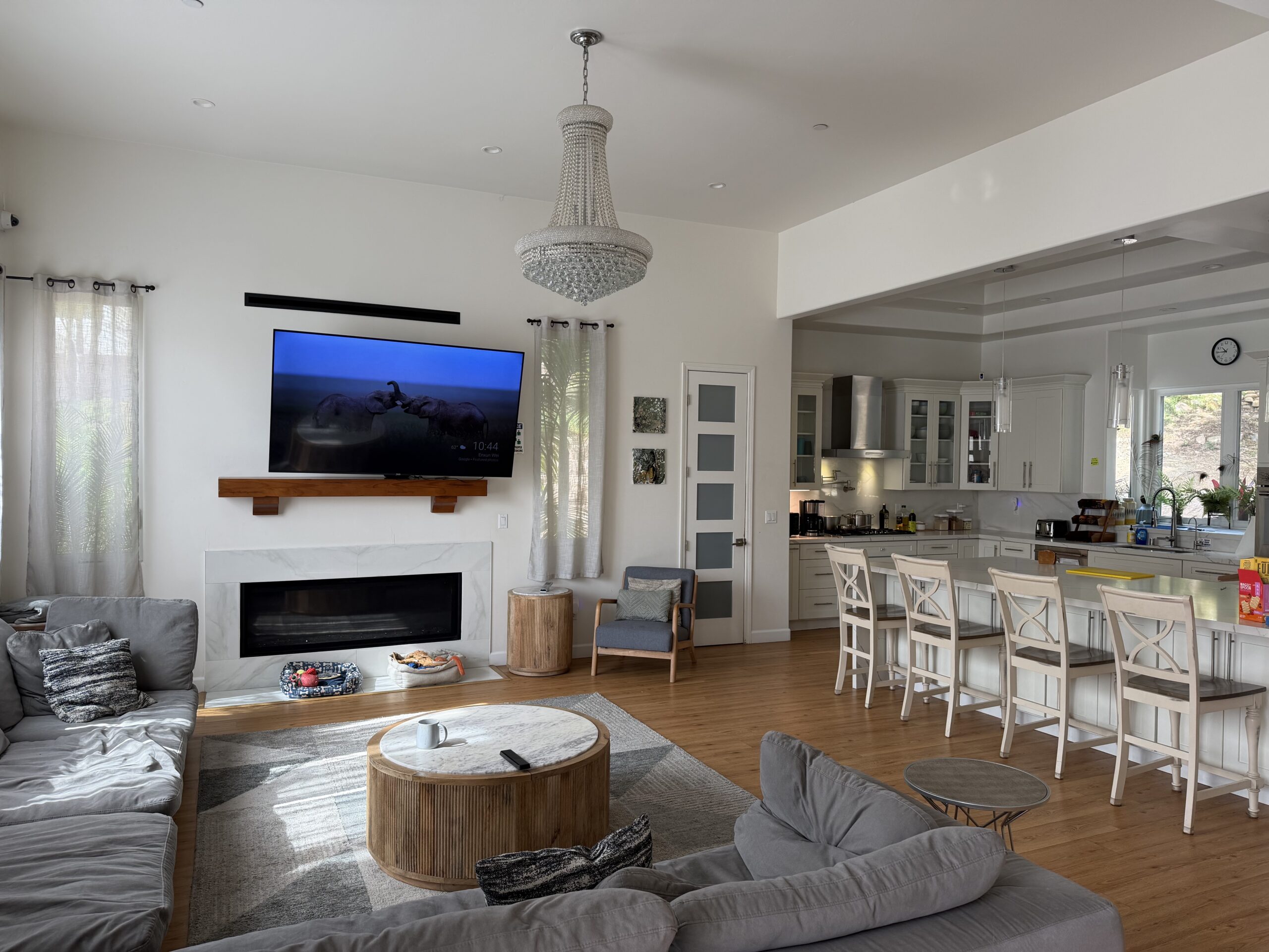 Facility Gallery mainhouselivingroom